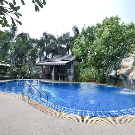 OYO 536 Reuan Kanthima Ban Laem Chabang Bagian luar foto