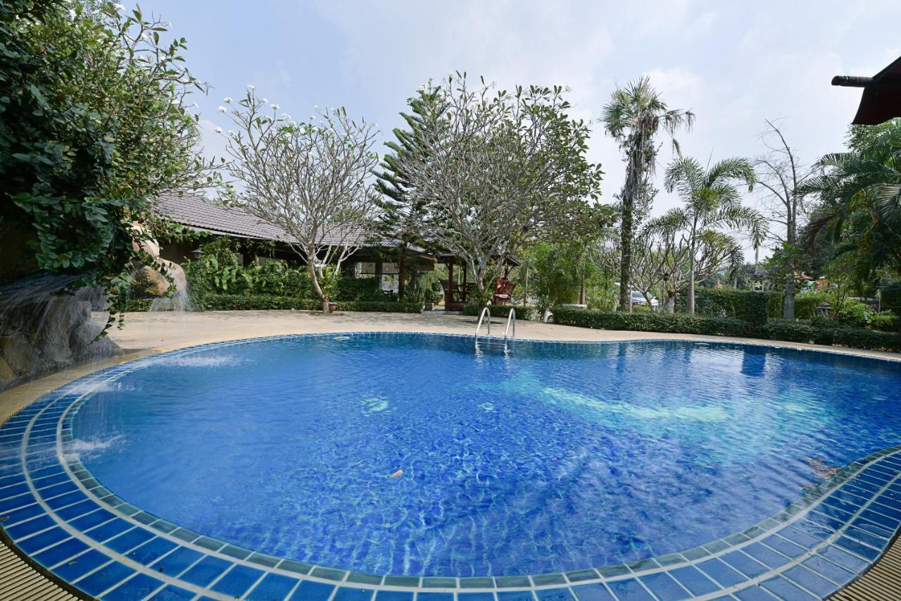 OYO 536 Reuan Kanthima Ban Laem Chabang Bagian luar foto