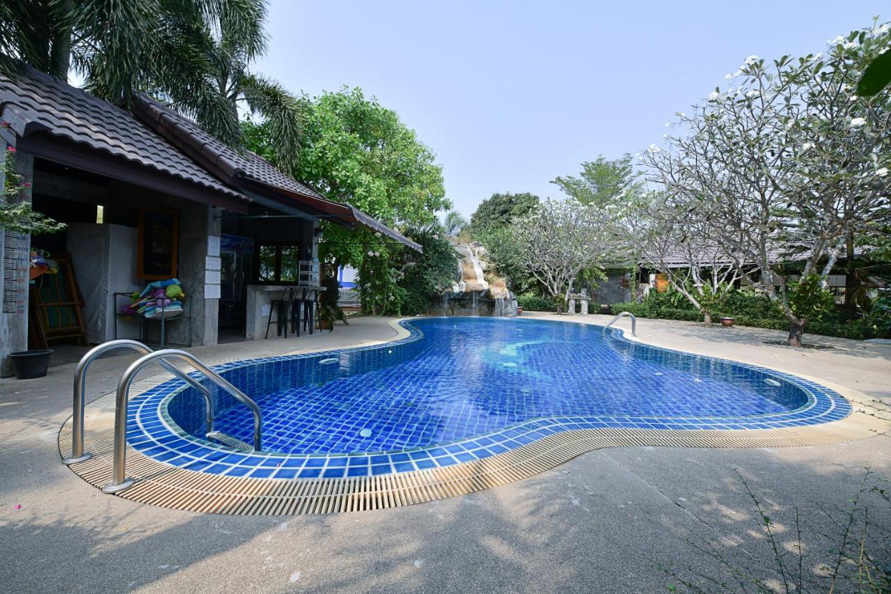 OYO 536 Reuan Kanthima Ban Laem Chabang Bagian luar foto