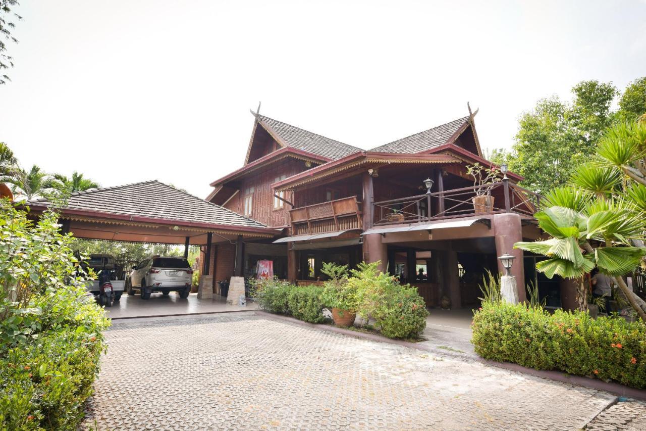 OYO 536 Reuan Kanthima Ban Laem Chabang Bagian luar foto