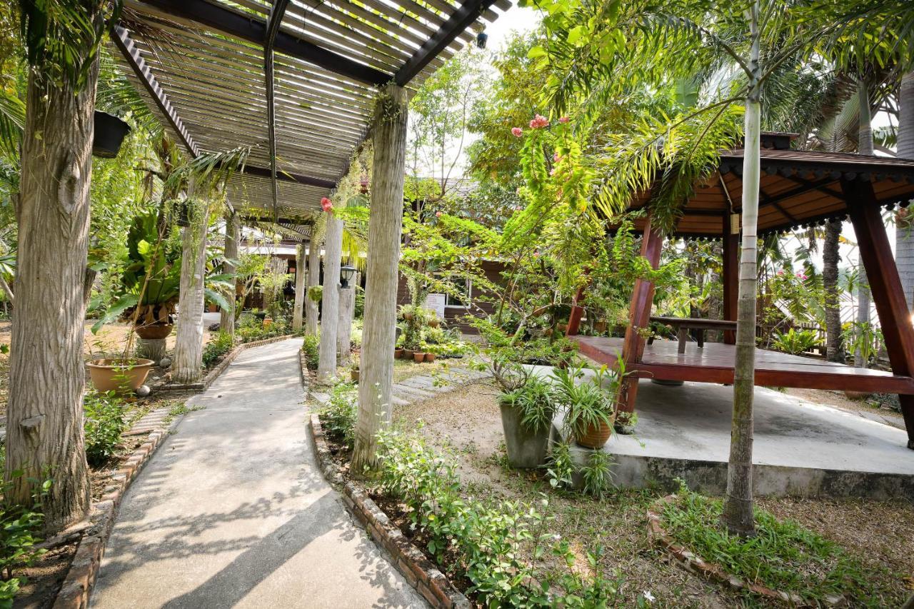 OYO 536 Reuan Kanthima Ban Laem Chabang Bagian luar foto